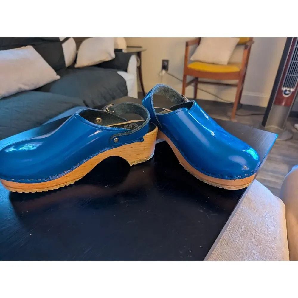 SVEN Clogs Sandals sz 30 Wooden Wedge Clogs Blue Patent Leather Vintage 12.5